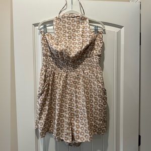 AMERICAN EAGLE WOMEN’S DAISY PRINT HALTER ROMPER.  SIZE X-LARGE.  NWT’S.